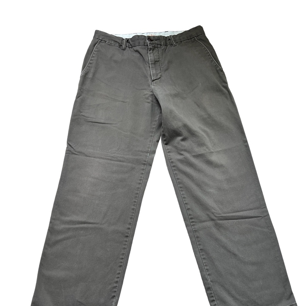 Dockers - Men’s - Size 33x32 - Classic Fit - Gray